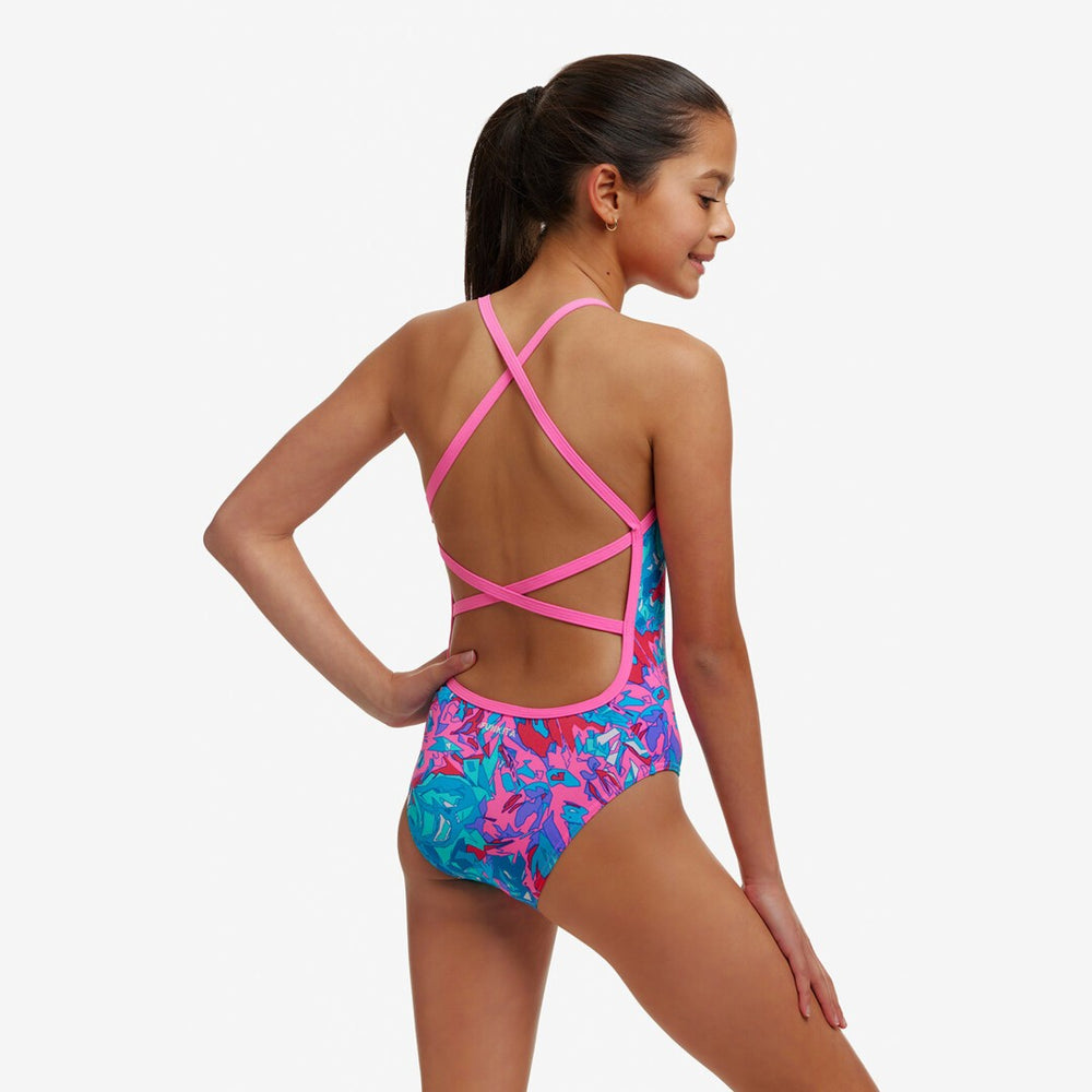 Girl's Strapped In One Piece - Manga Mad